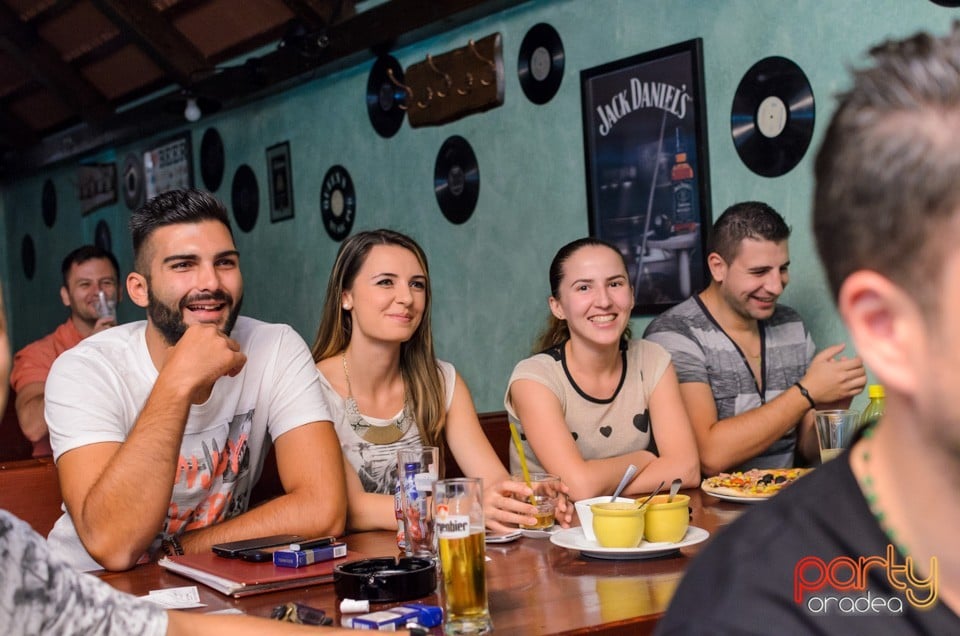 Stand up comedy, Queen's Music Pub