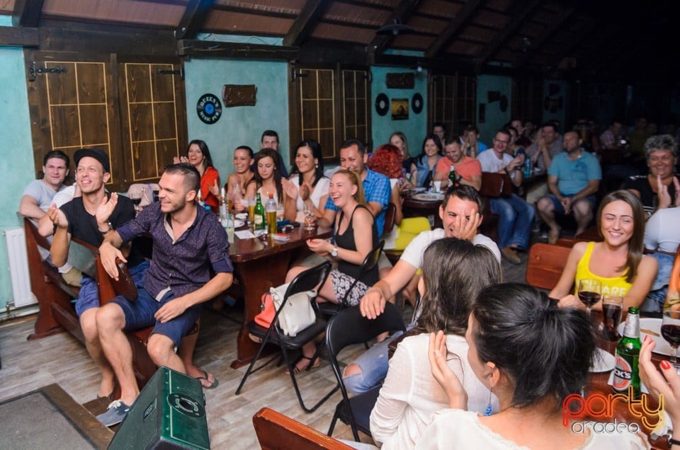 Stand up comedy, Queen's Music Pub