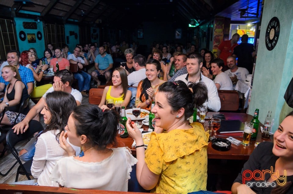 Stand up comedy, Queen's Music Pub