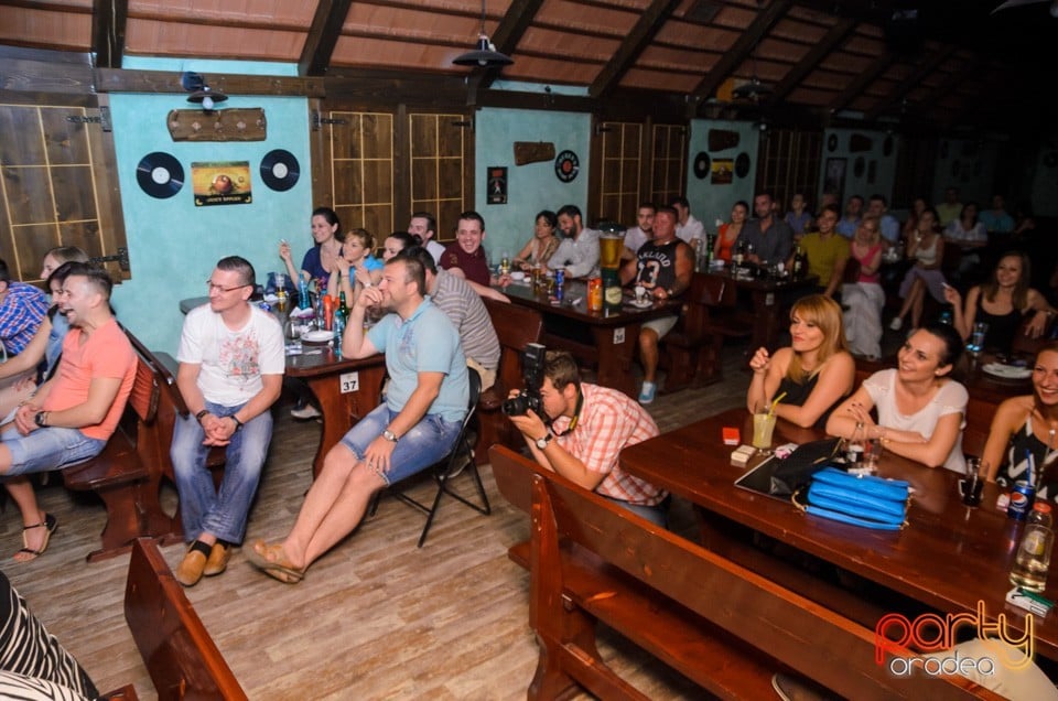 Stand up comedy, Queen's Music Pub
