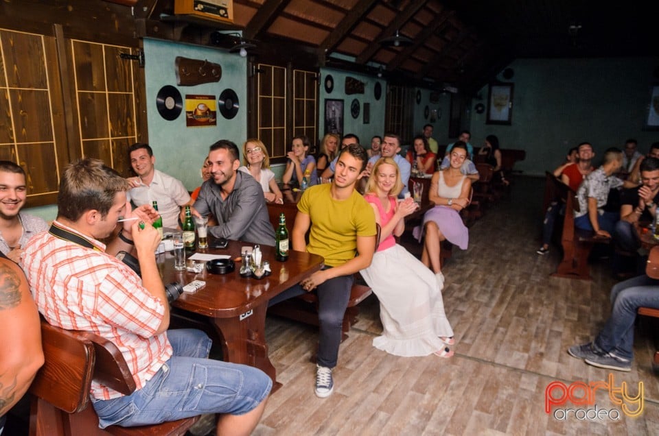 Stand up comedy, Queen's Music Pub