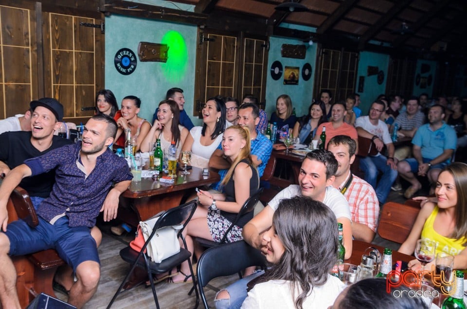 Stand up comedy, Queen's Music Pub