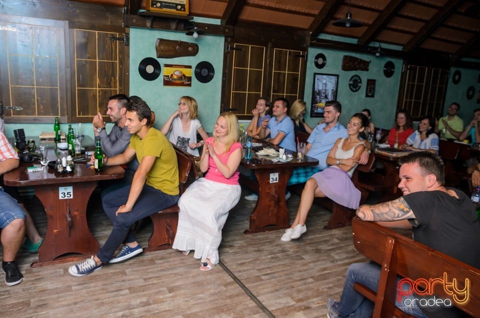 Stand up comedy, Queen's Music Pub