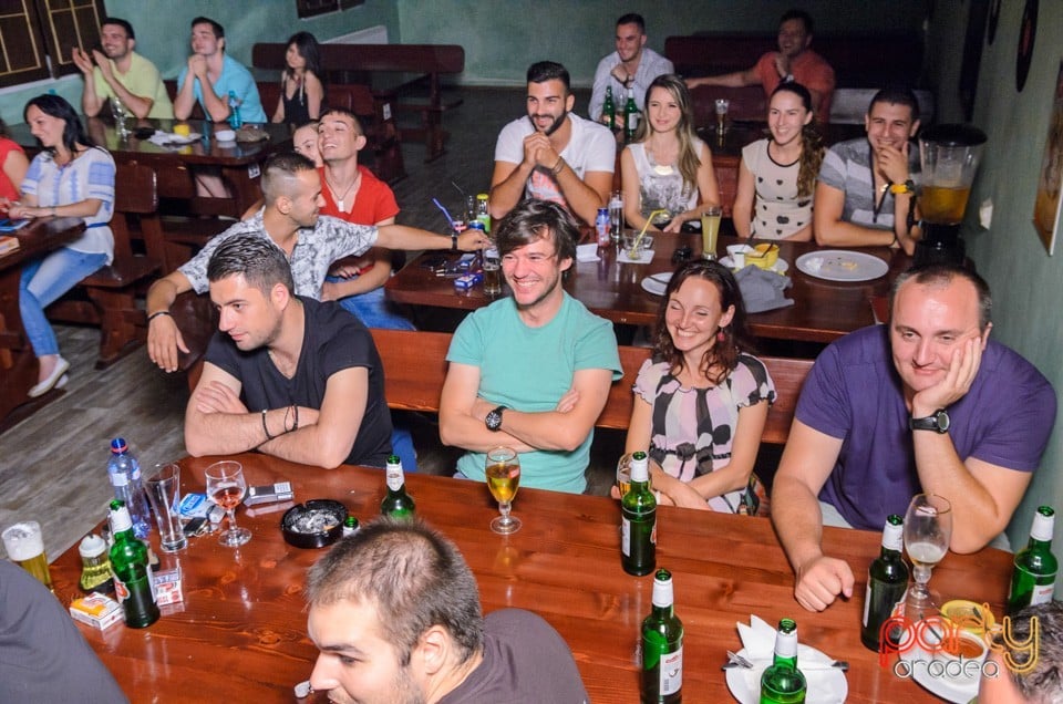 Stand up comedy, Queen's Music Pub