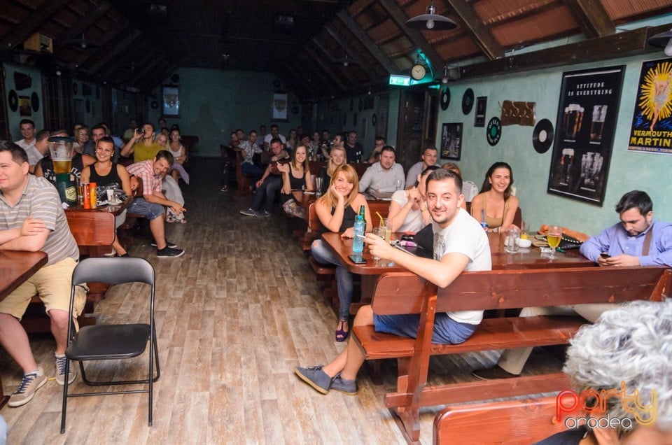 Stand up comedy, Queen's Music Pub