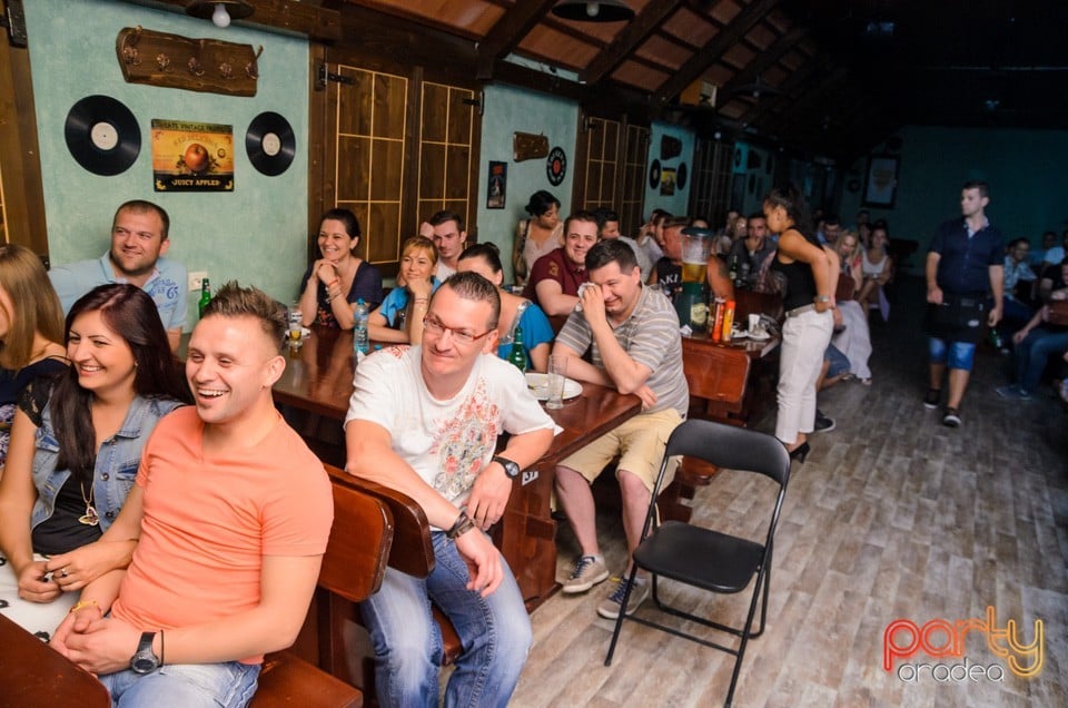 Stand up comedy, Queen's Music Pub