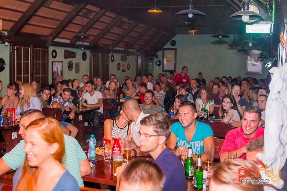 Stand up comedy, Queen's Music Pub