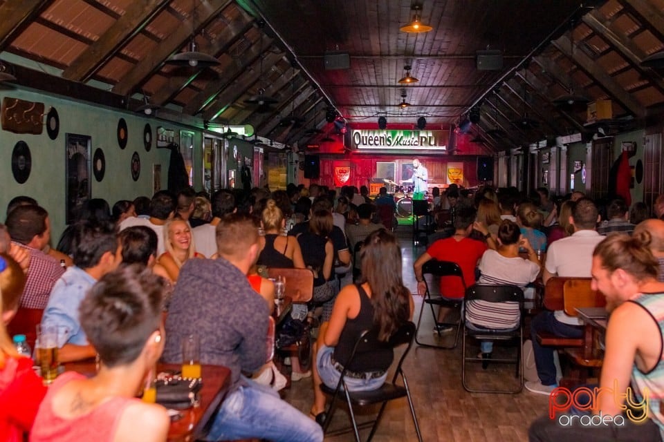 Stand up comedy, Queen's Music Pub