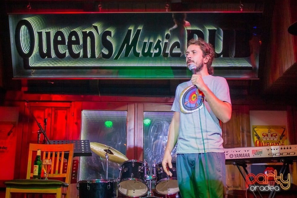 Stand up comedy, Queen's Music Pub