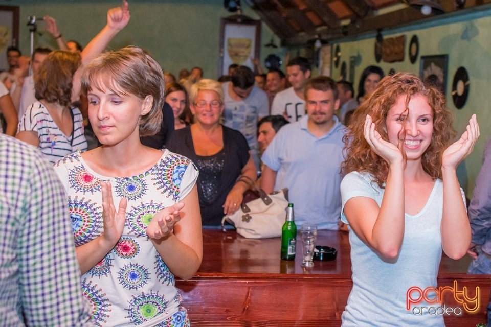 Stand up comedy, Queen's Music Pub