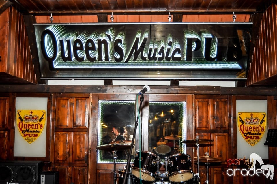 Stand-up comedy, Queen's Music Pub