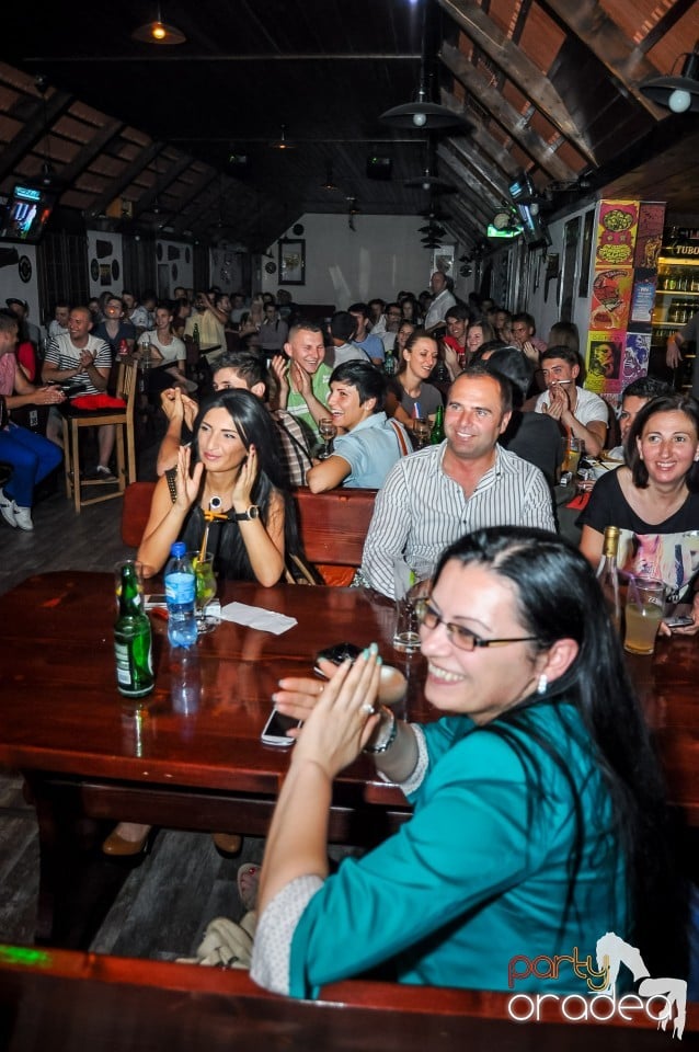 Stand-up comedy, Queen's Music Pub