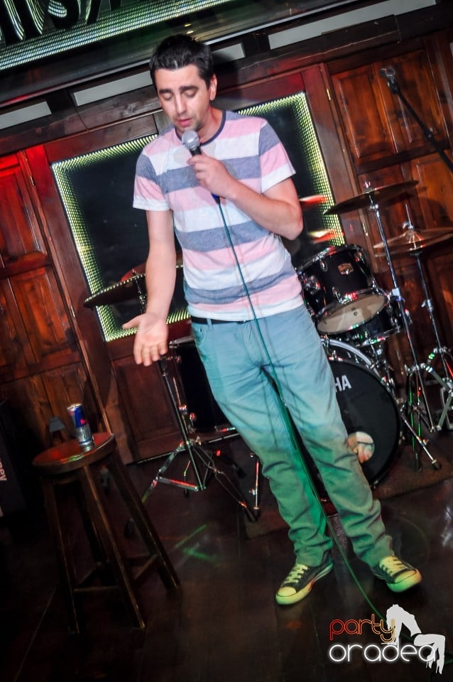 Stand-up comedy, Queen's Music Pub