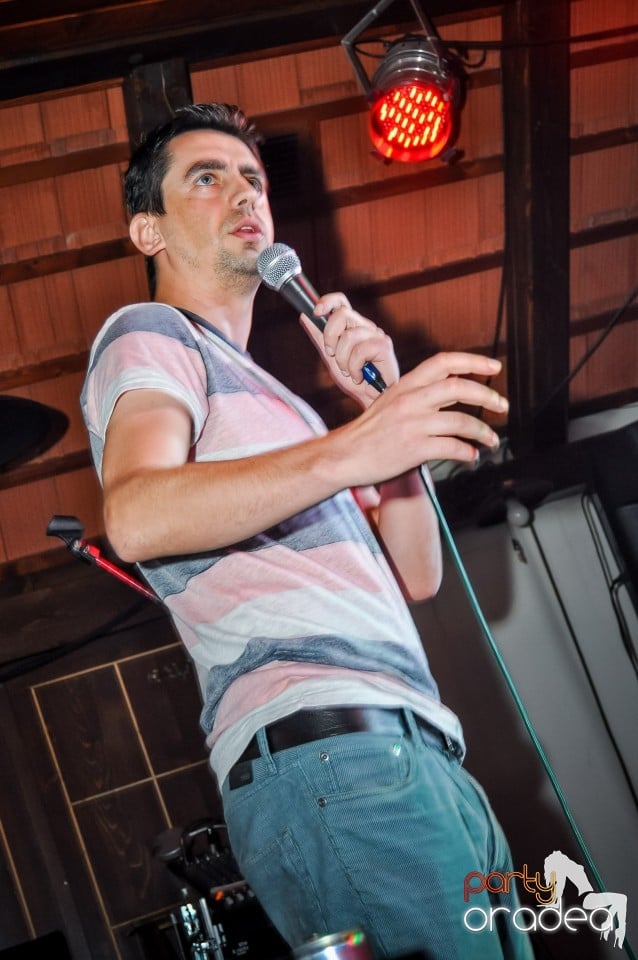 Stand-up comedy, Queen's Music Pub