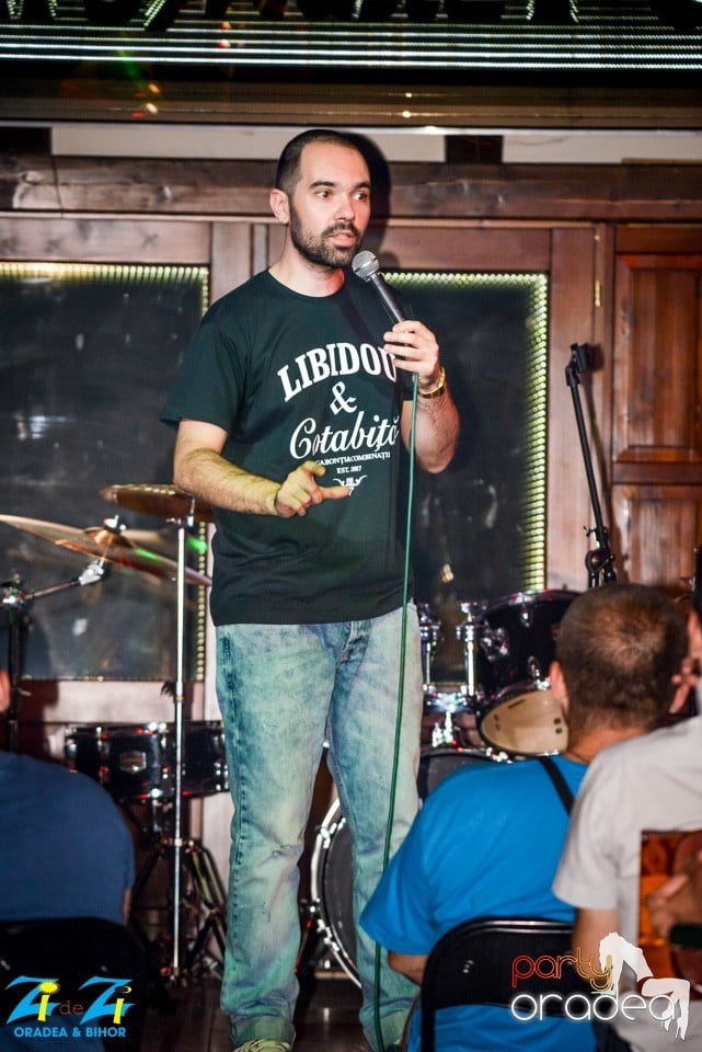 Stand up comedy, Queen's Music Pub