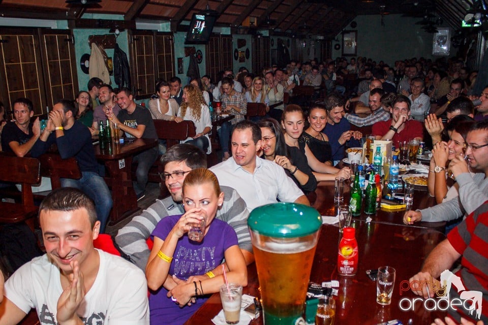 Stand up comedy, Queen's Music Pub