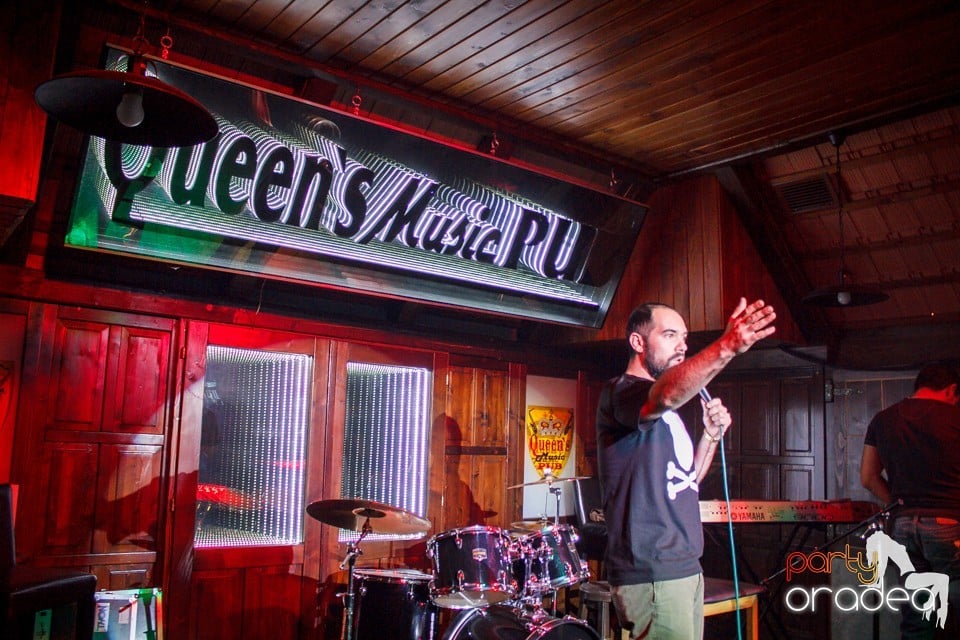 Stand up comedy, Queen's Music Pub