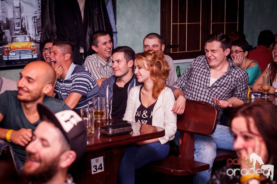 Stand up comedy, Queen's Music Pub