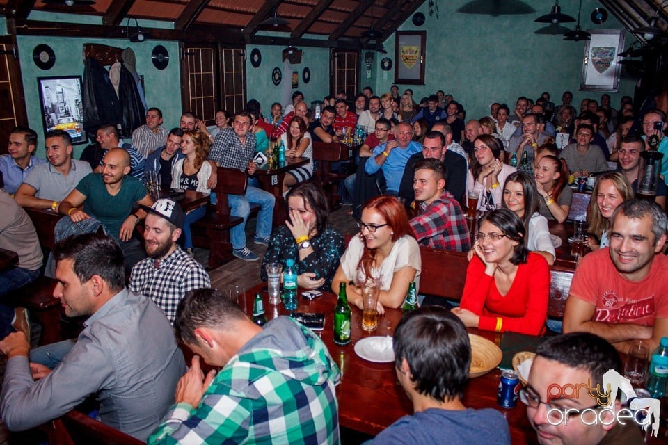 Stand up comedy, Queen's Music Pub