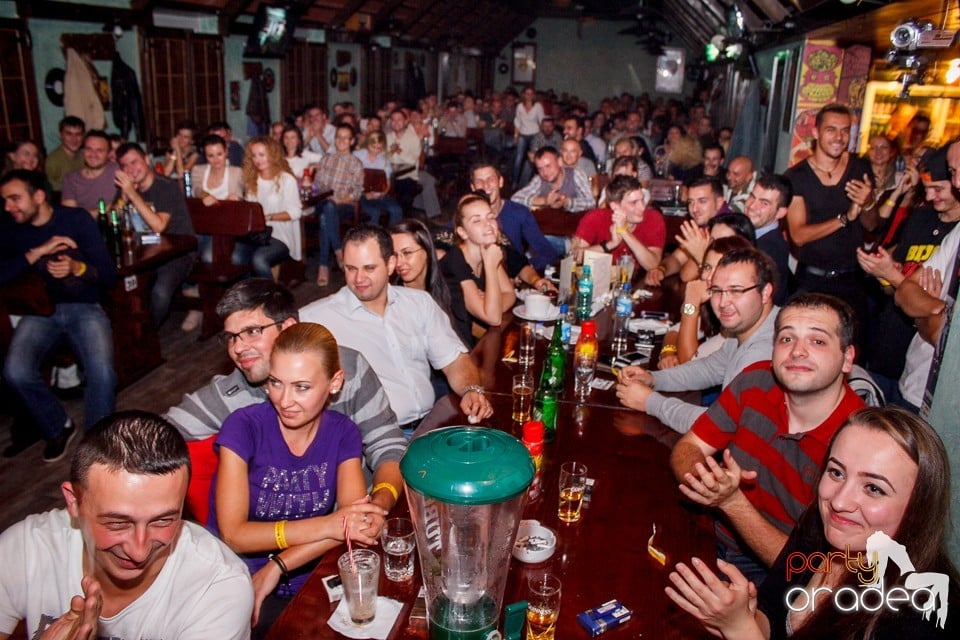 Stand up comedy, Queen's Music Pub