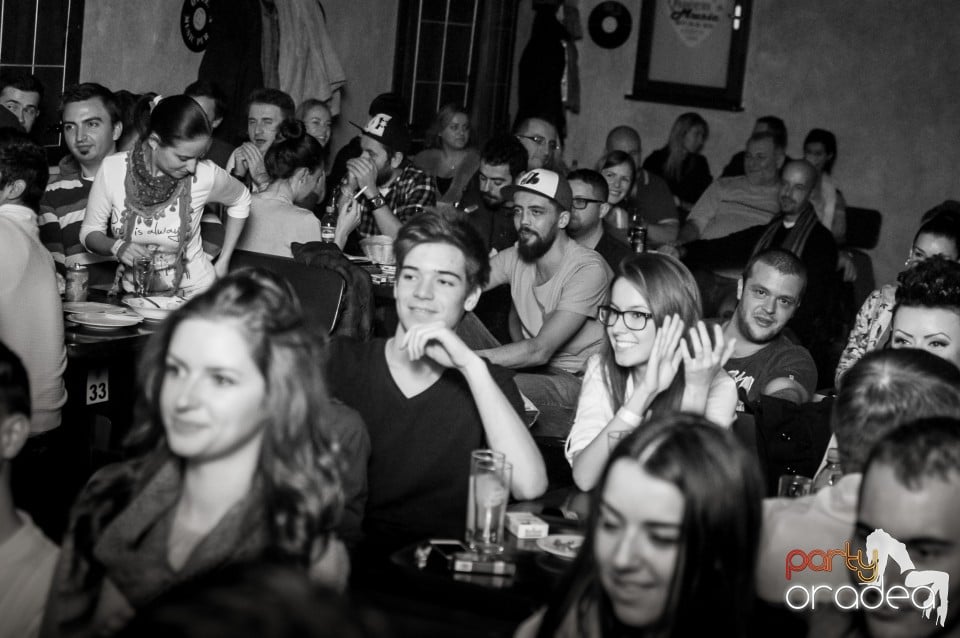 Stand up comedy, Queen's Music Pub