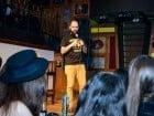 Stand Up cu Teo în Window