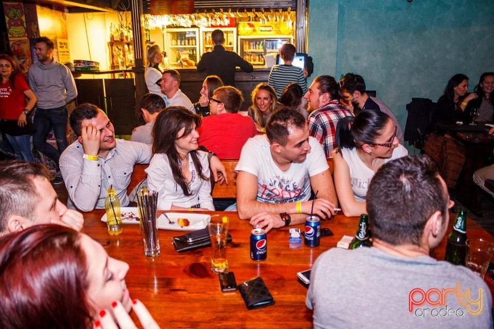 Stand Up cu Teo, Queen's Music Pub