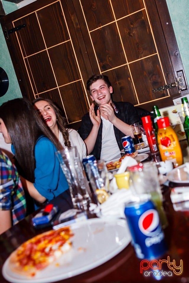 Stand Up cu Teo, Queen's Music Pub
