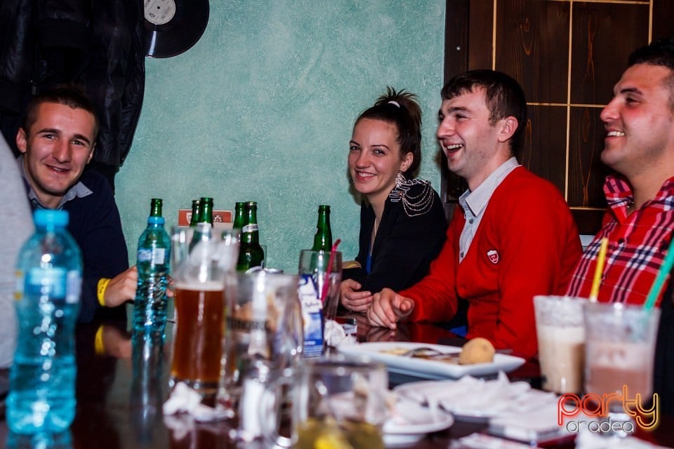Stand Up cu Teo, Queen's Music Pub
