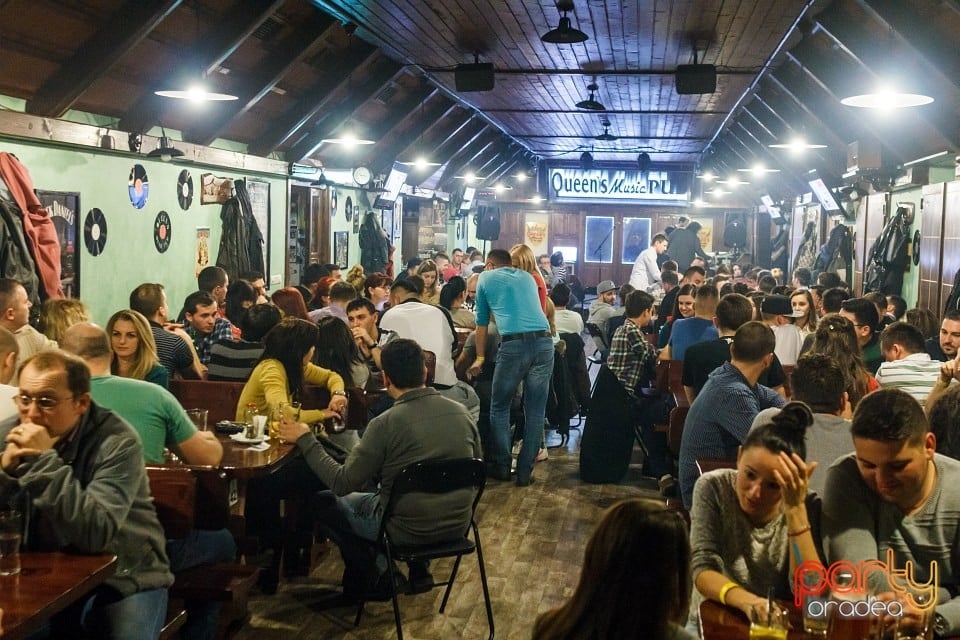 Stand Up cu Teo, Queen's Music Pub