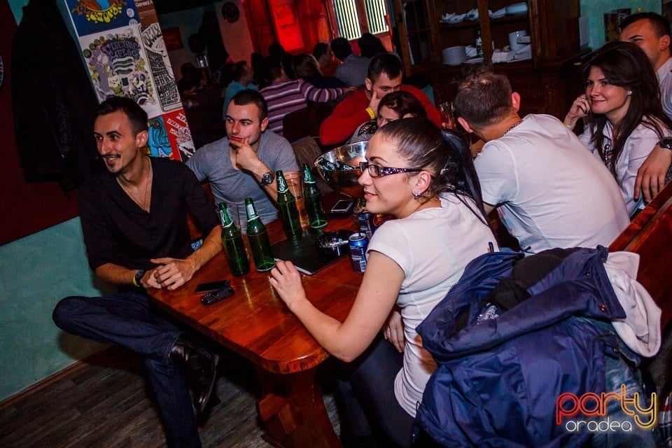 Stand Up cu Teo, Queen's Music Pub