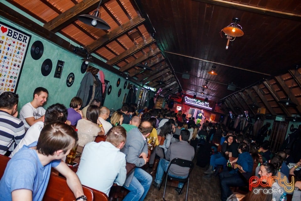 Stand Up cu Teo, Queen's Music Pub