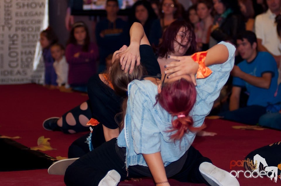 Stand Up Gentlemen! - Prezentare de modă, Lotus Center