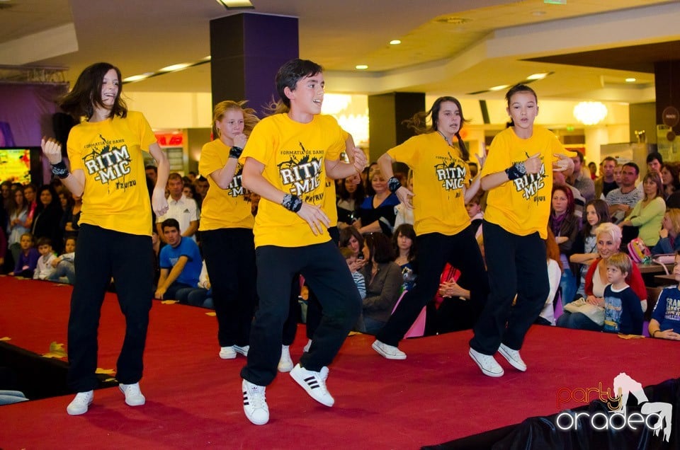 Stand Up Gentlemen! - Prezentare de modă, Lotus Center