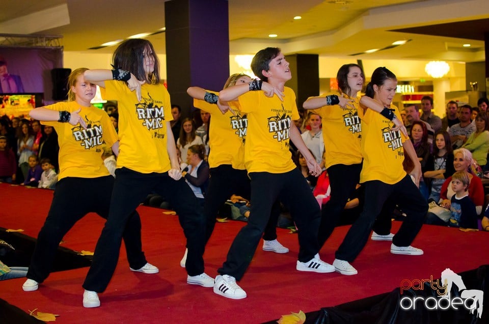 Stand Up Gentlemen! - Prezentare de modă, Lotus Center