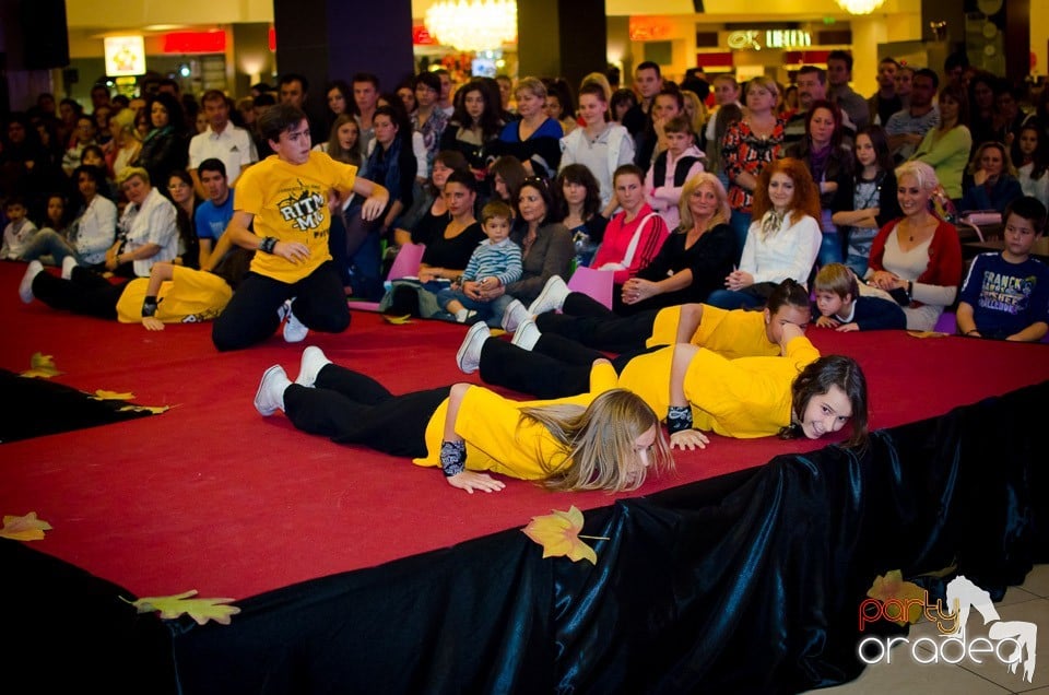 Stand Up Gentlemen! - Prezentare de modă, Lotus Center