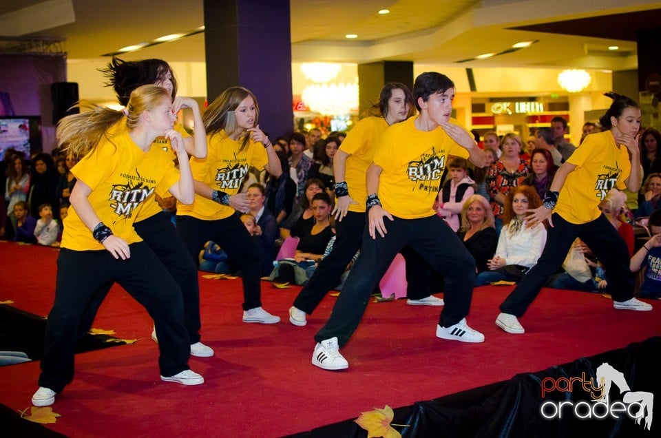 Stand Up Gentlemen! - Prezentare de modă, Lotus Center