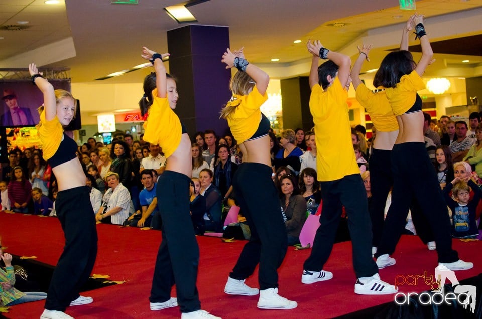 Stand Up Gentlemen! - Prezentare de modă, Lotus Center