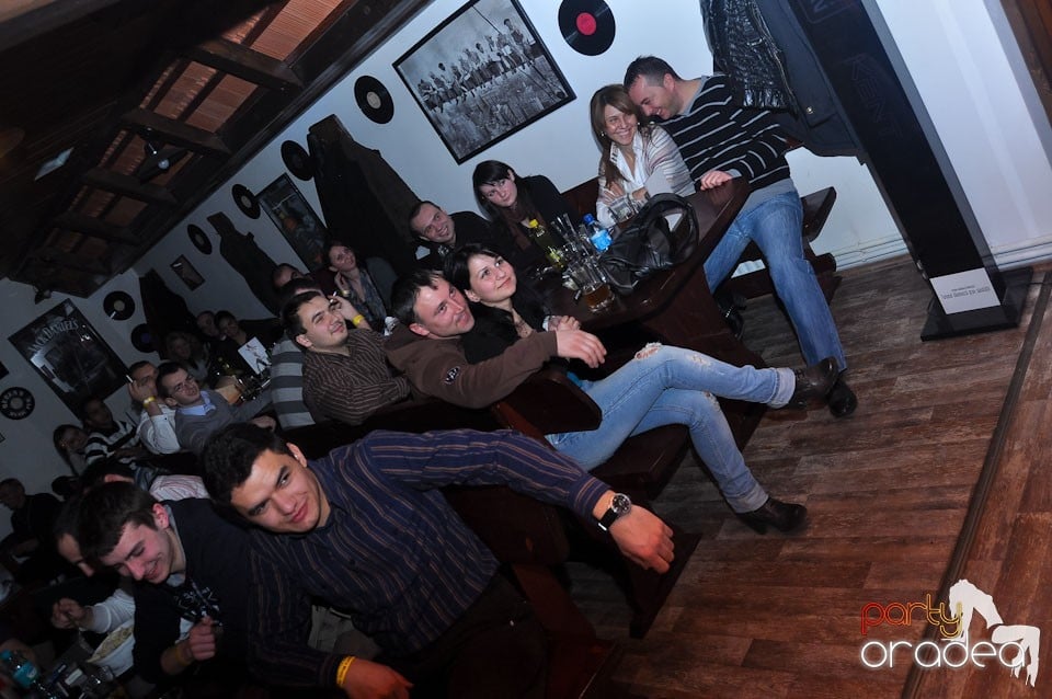 Stand-up in the City cu Costel, Queen's Music Pub