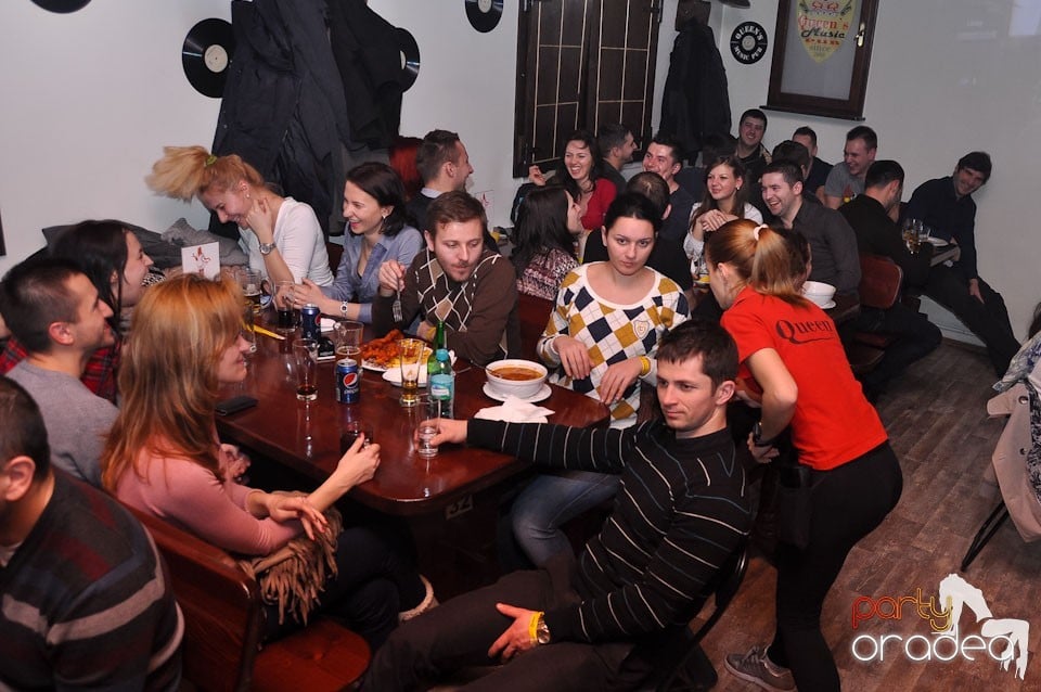 Stand-up in the City cu Costel, Queen's Music Pub