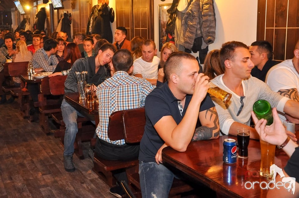 Stand up in the city cu Teo în Queen's, Queen's Music Pub