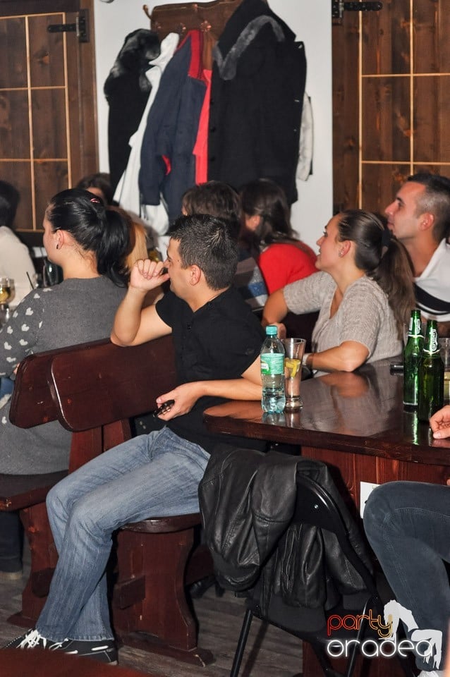 Stand up in the city cu Teo în Queen's, Queen's Music Pub