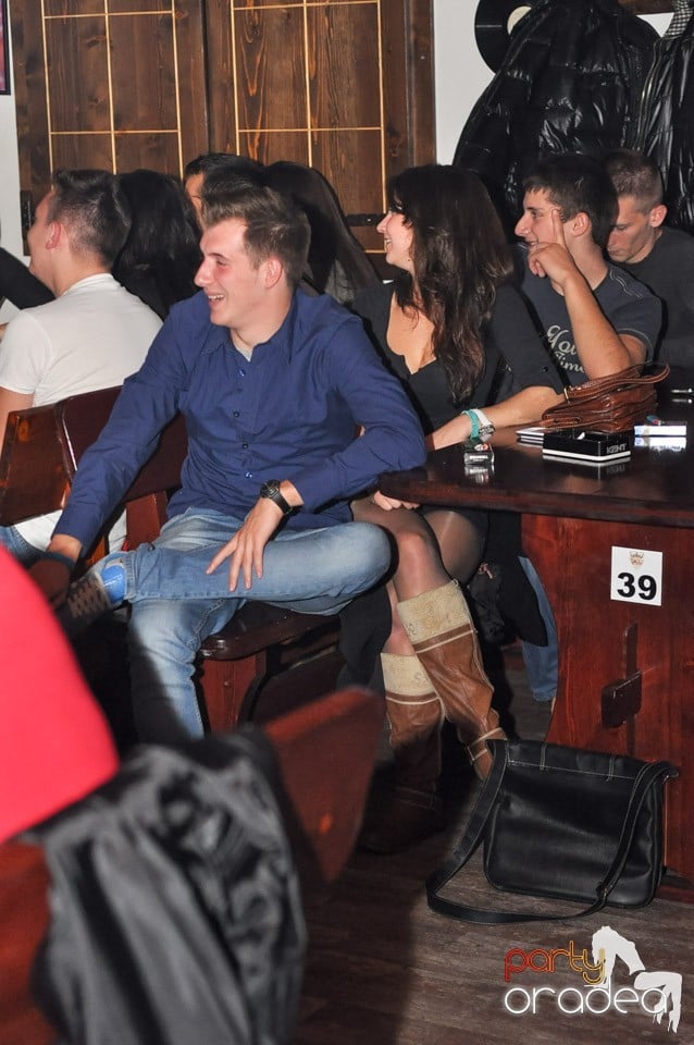 Stand up in the city cu Teo în Queen's, Queen's Music Pub