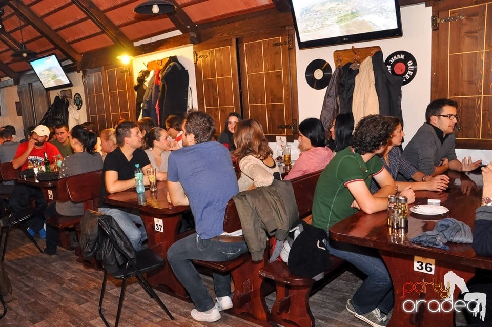 Stand up in the city cu Teo în Queen's, Queen's Music Pub