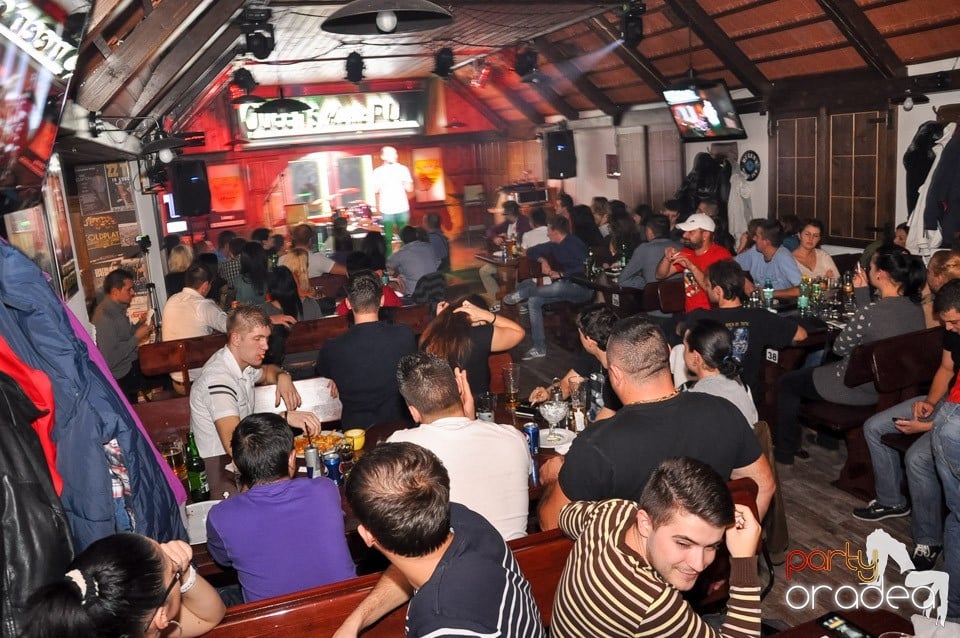 Stand up in the city cu Teo în Queen's, Queen's Music Pub