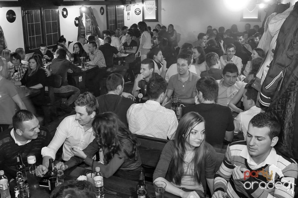 Stand up in the city cu Teo în Queen's, Queen's Music Pub