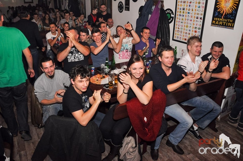 Stand up in the city cu Teo în Queen's, Queen's Music Pub