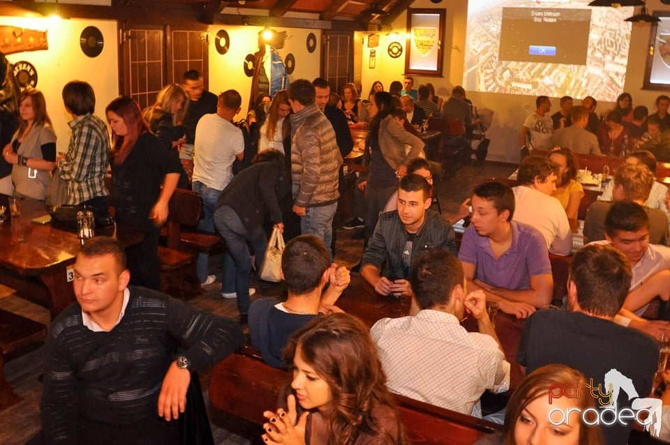 Stand up in the city cu Teo în Queen's, Queen's Music Pub