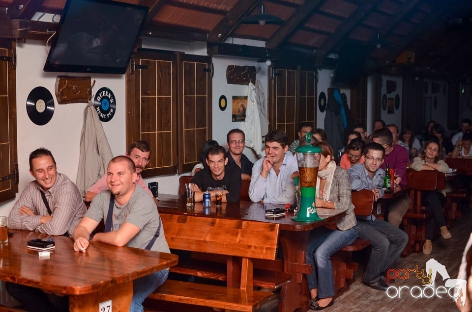 Stand-up in the city cu VIo şi Raul, Queen's Music Pub