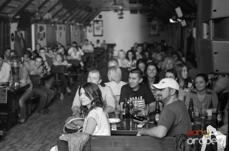 Stand-up in the city cu VIo şi Raul, Queen's Music Pub